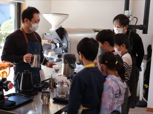 Read more about the article 桜区の親子でコーヒーワークショップ